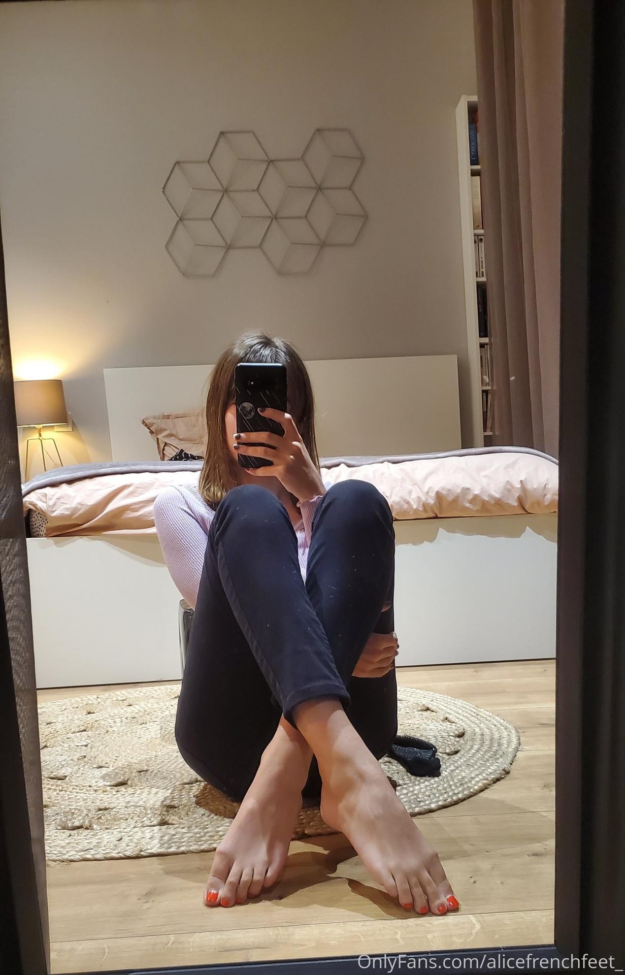 alice.frenchfeet / alicefrenchfeet Filtraciones Nude de OnlyFans 1
