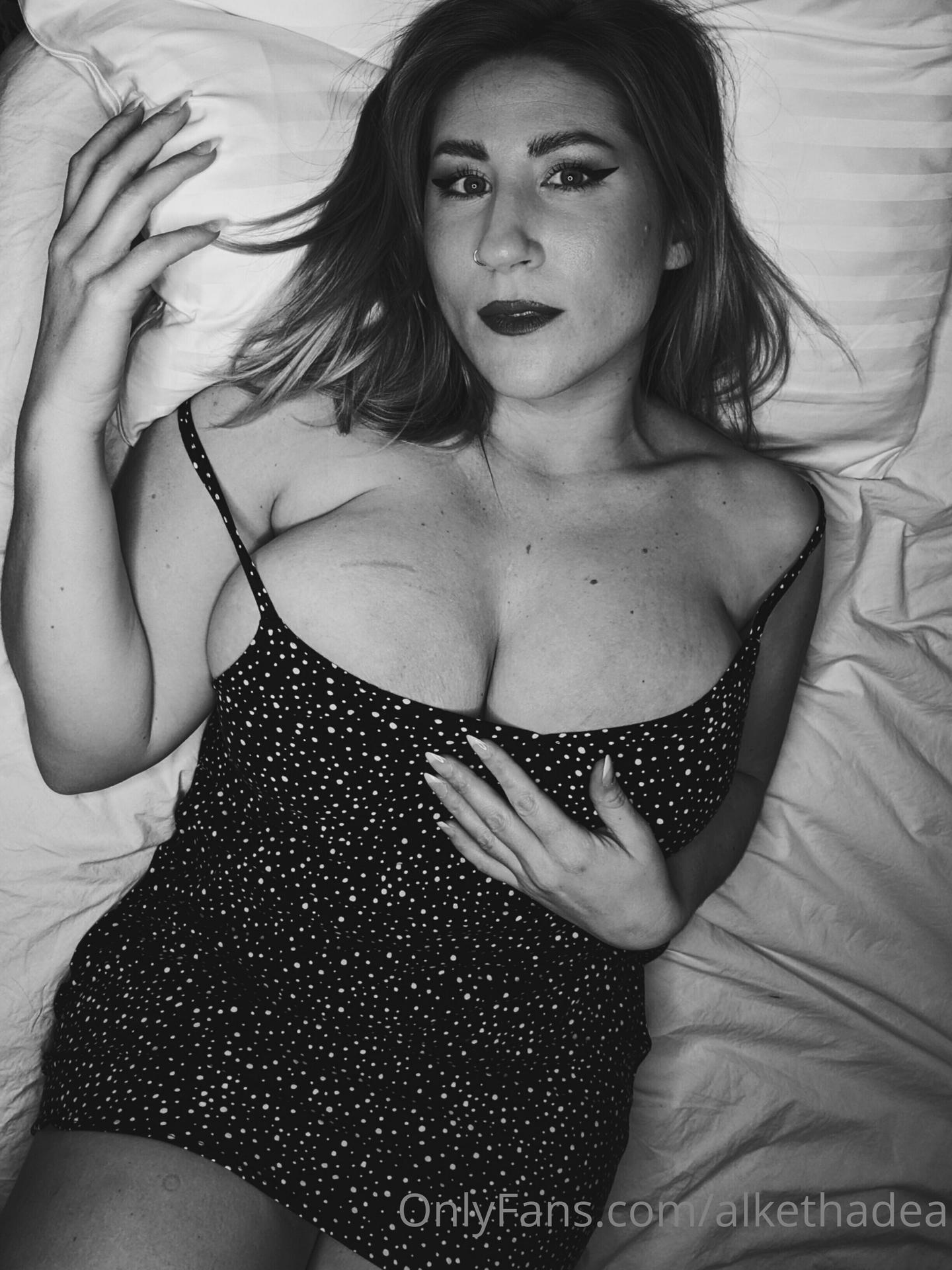Filtraciones desnudas de Alkethadea en OnlyFans 1