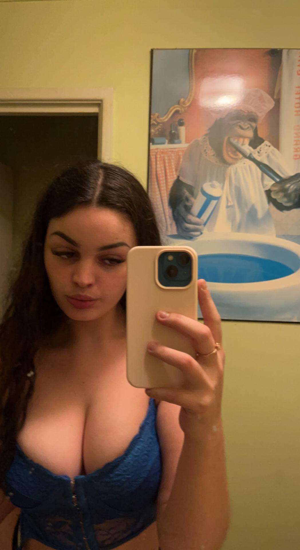 Filtraciones desnudas de ambermarrrie en OnlyFans 1