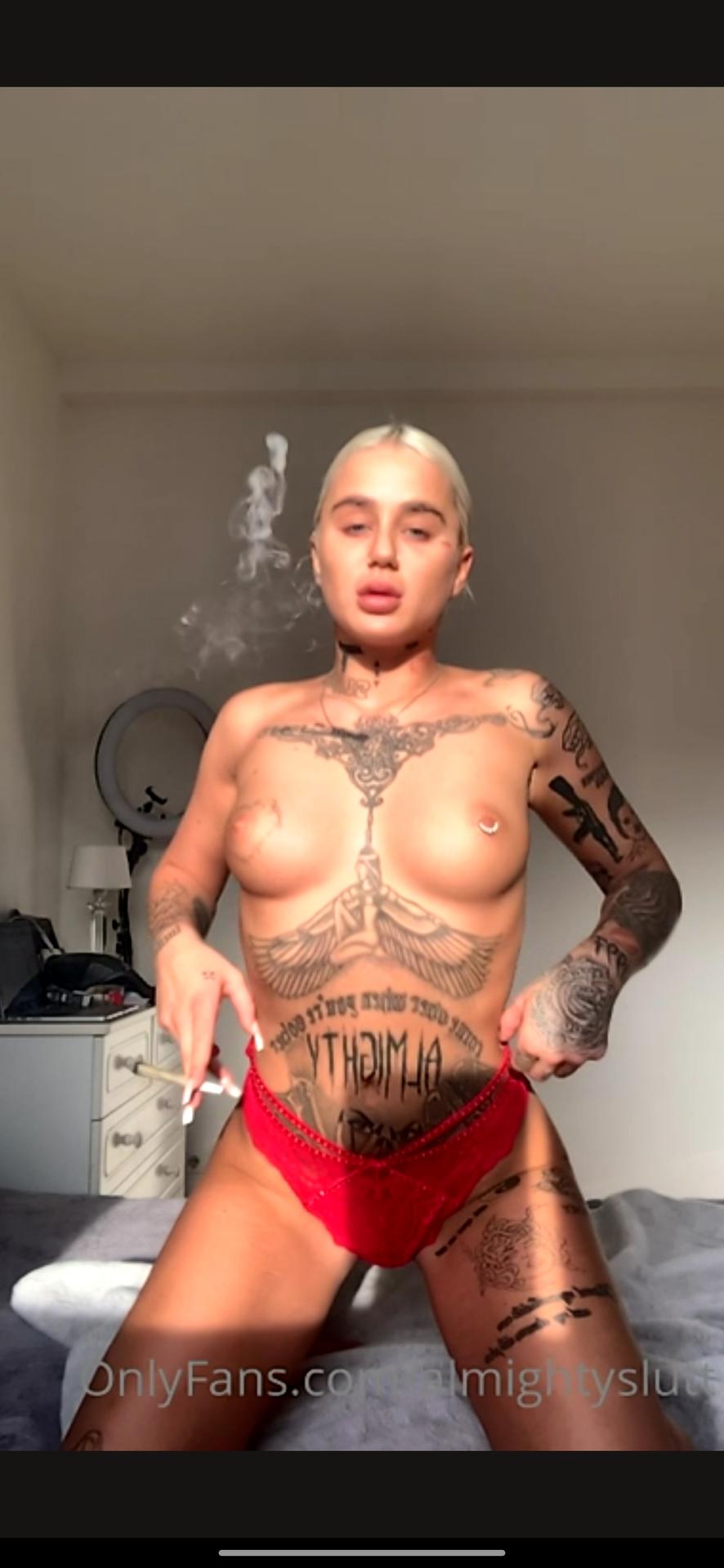 Filtraciones desnudas de Almightyslutt / Amy Almighty en OnlyFans 1