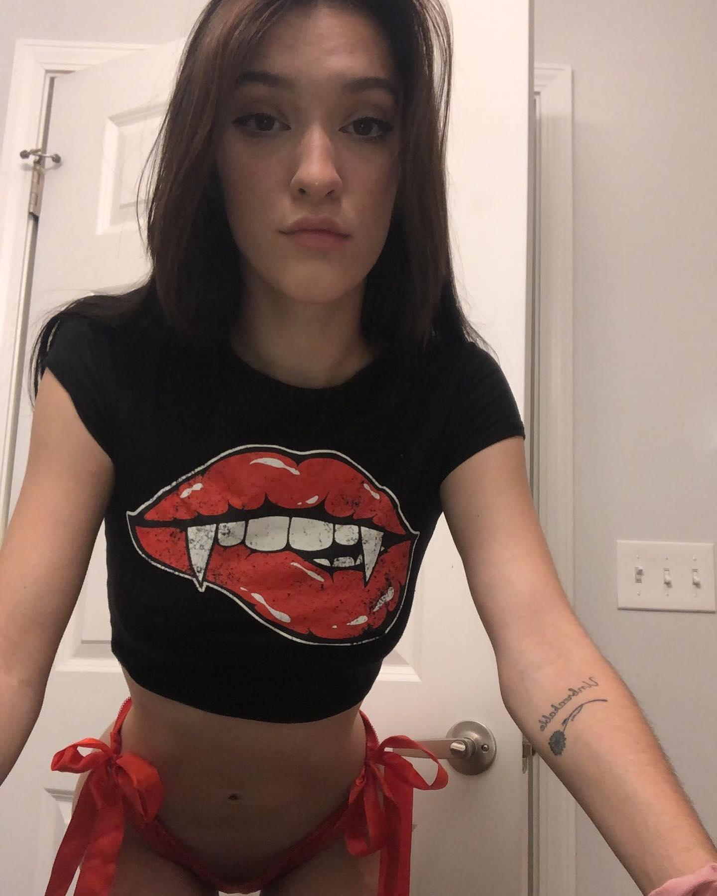 April Mae / imaprilmaexo Filtraciones Desnudas de OnlyFans 1