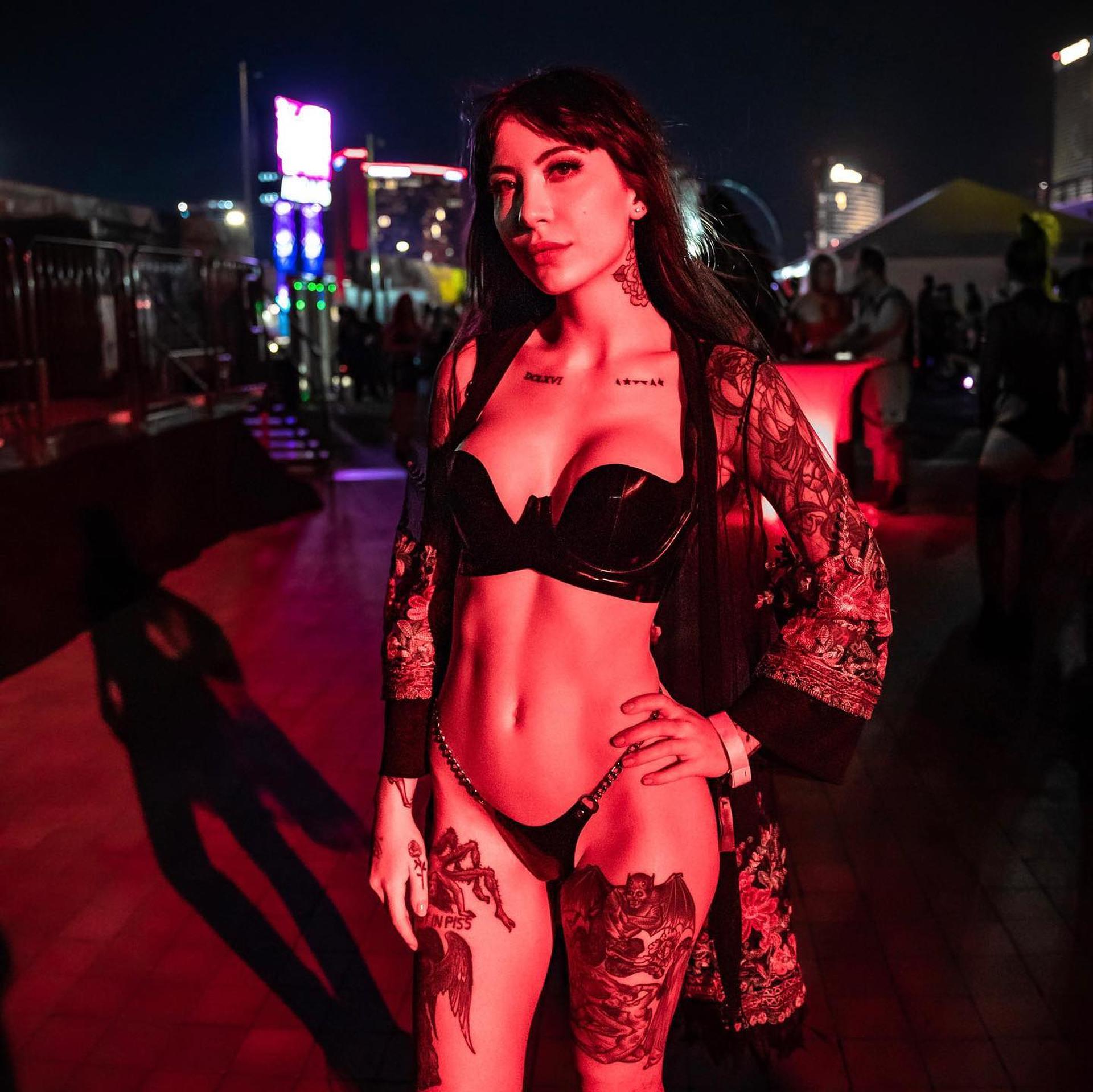 Charlotte Sartre / gothcharlotte Filtraciones Nude de OnlyFans 1