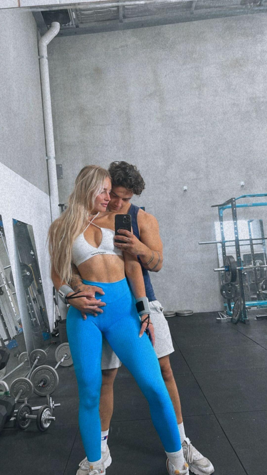 Emma Hartley / blondeyy101 / theduette22 Filtraciones Nude de OnlyFans 1