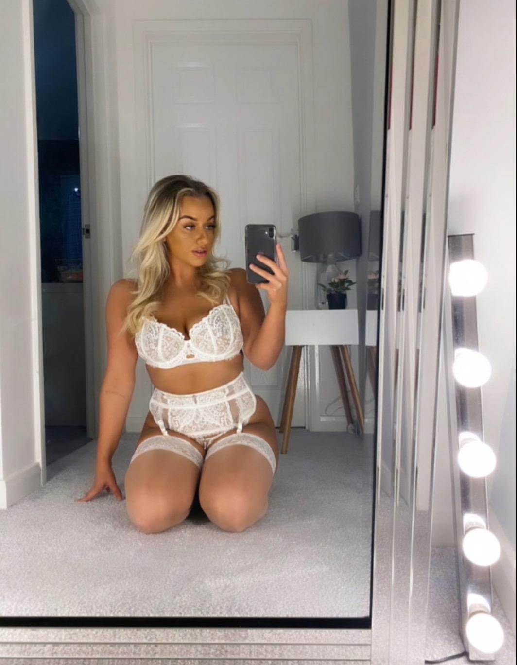 Fran Bell / franbellll Filtraciones Nude de OnlyFans 1