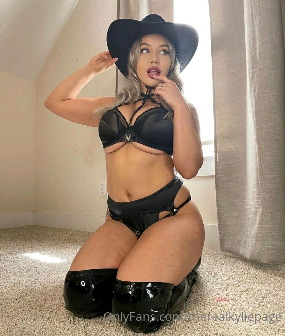 Kylie Page / lilmiskp / therealkyliepage Filtraciones Nude de OnlyFans 1