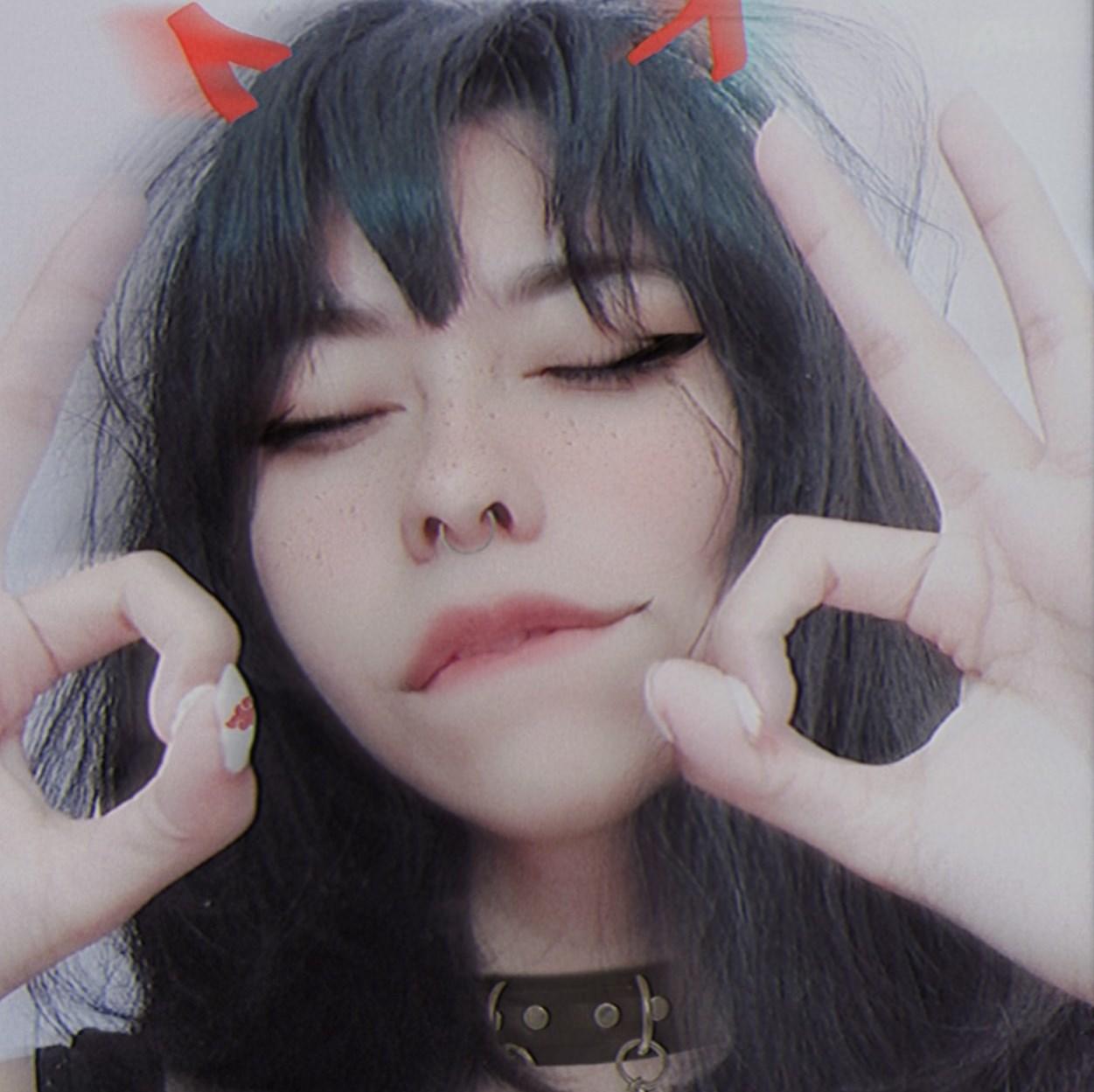 Lilywaifu / lily_waffle / lilylovesyouu Filtraciones Nude de OnlyFans 1