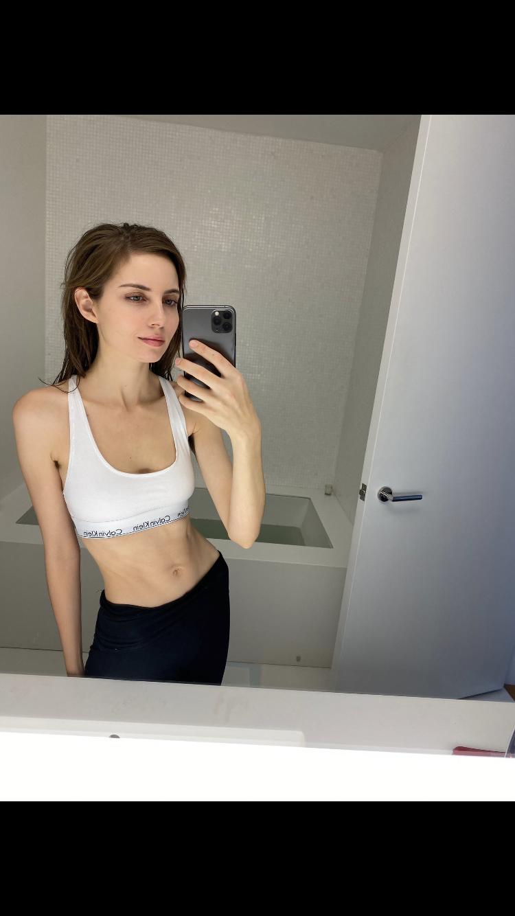 Supermodelos / amelielou Filtraciones Nude en OnlyFans 1