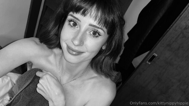 kittynippyhippie / littlenippyhippie Filtraciones OnlyFans Foto 24