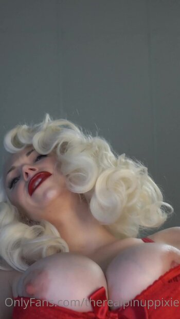 Pineup Pixie / Bianca Blakney 2 / pinuppixietm / therealpinuppixie Filtraciones OnlyFans Foto 14