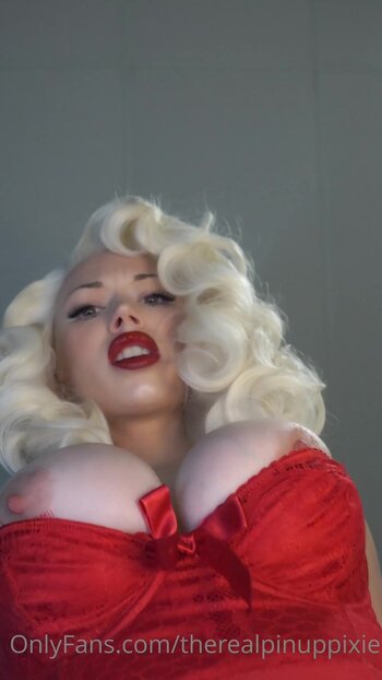 Pineup Pixie / Bianca Blakney 2 / pinuppixietm / therealpinuppixie Filtraciones OnlyFans Foto 15