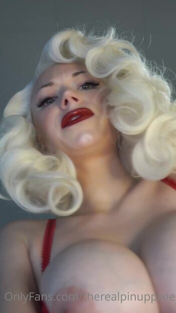 Pineup Pixie / Bianca Blakney 2 / pinuppixietm / therealpinuppixie Filtraciones OnlyFans Foto 19