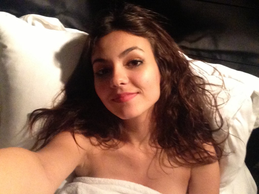 Victoria Justice Desnuda 02