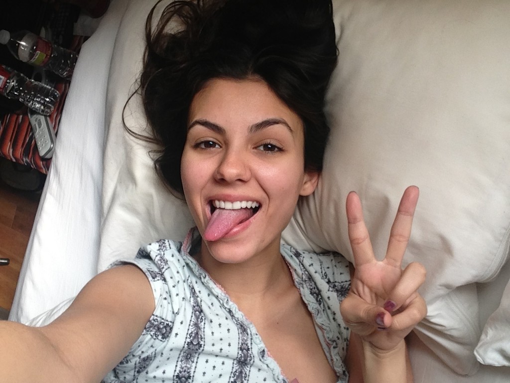 Victoria Justice Desnuda 03