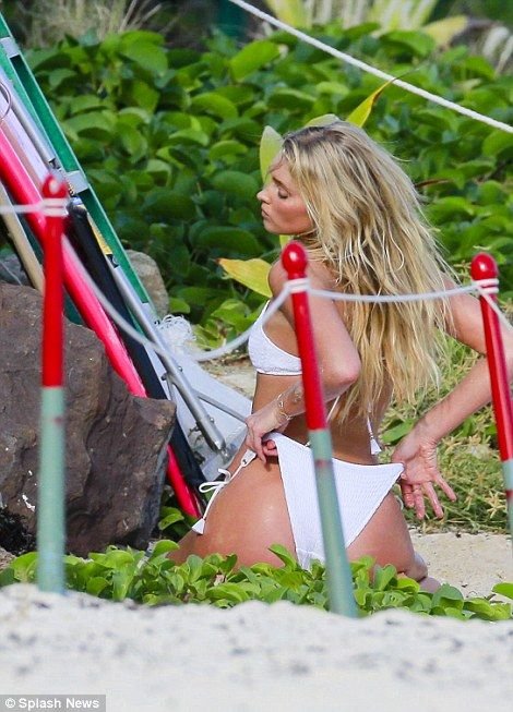 Elsa-Hosk-in-a-Bikini-11