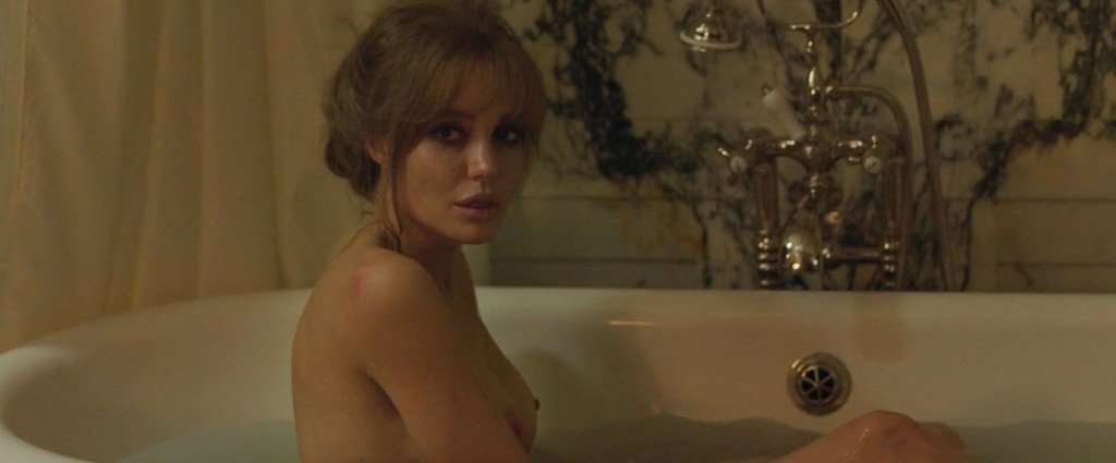 Angelina-Jolie-Nude-5