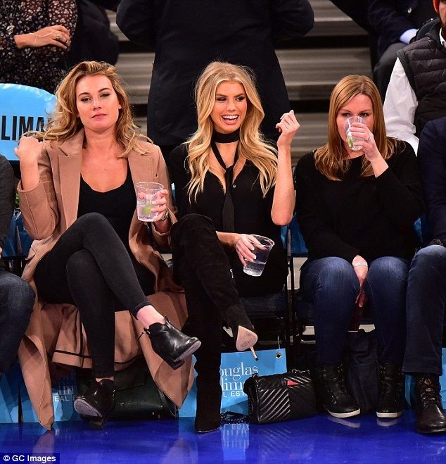 Charlotte-McKinney-Sexy-2