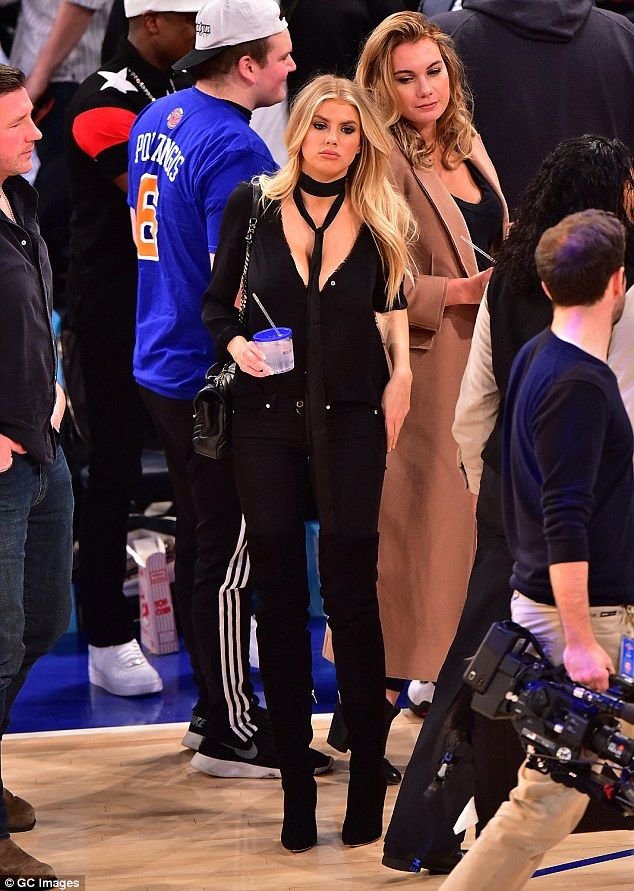 Charlotte-McKinney-Sexy-6