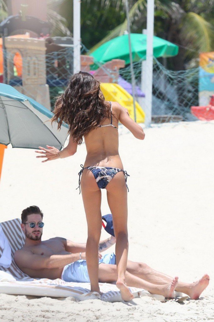 Izabel-Goulart-Sexy-Topless-1-thefappening.so.jpg