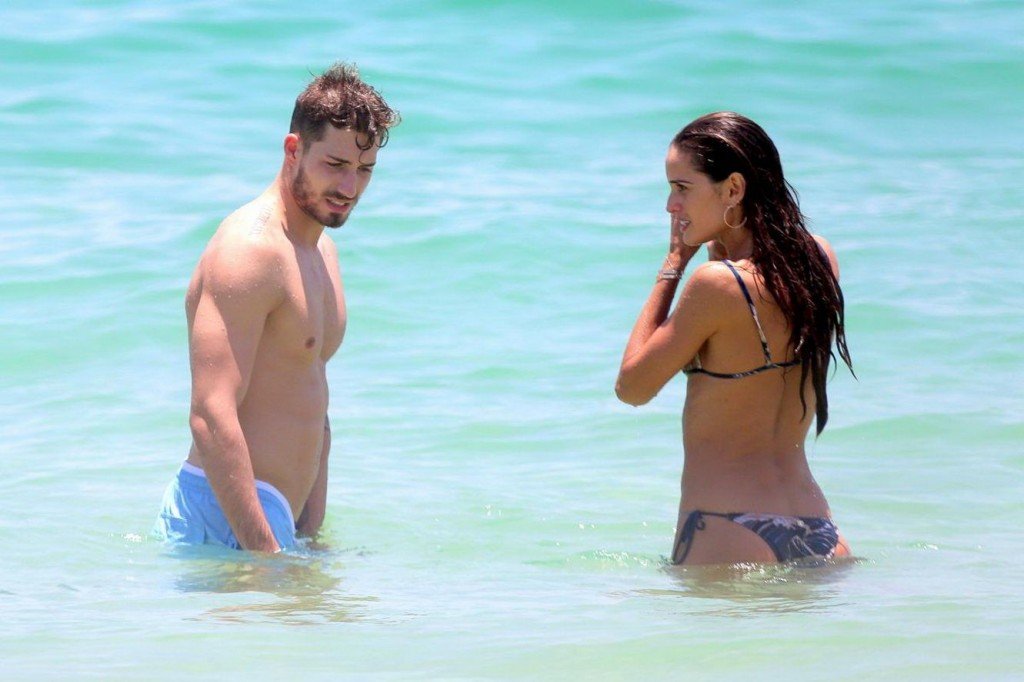 Izabel-Goulart-Sexy-Topless-23-thefappening.so.jpg