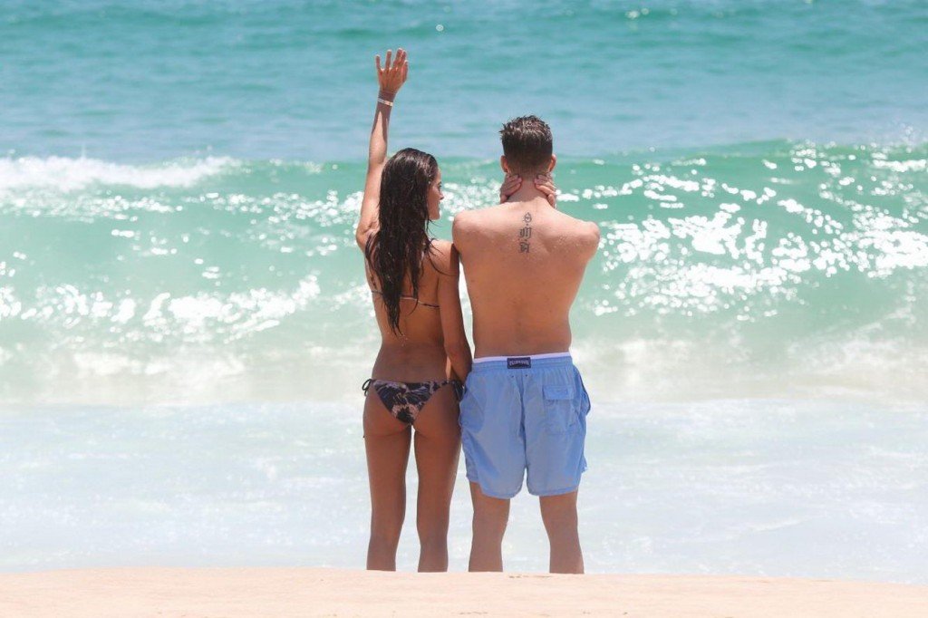 Izabel-Goulart-Sexy-Topless-24-thefappening.so.jpg
