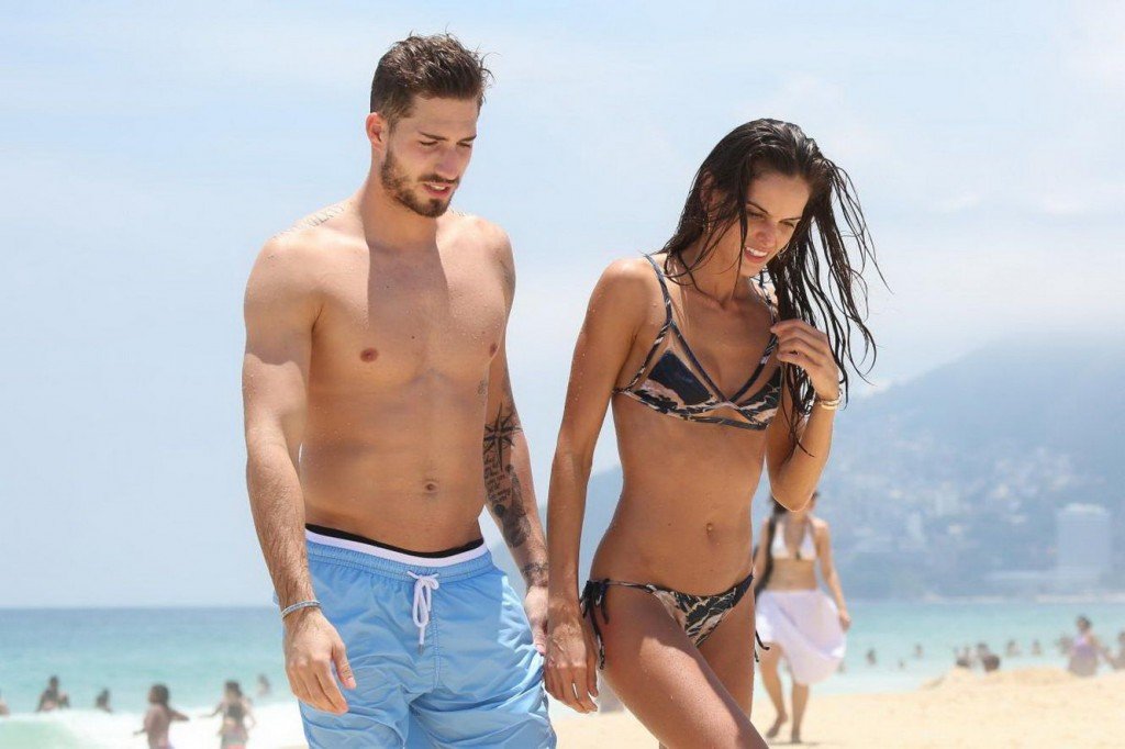Izabel-Goulart-Sexy-Topless-28-thefappening.so.jpg