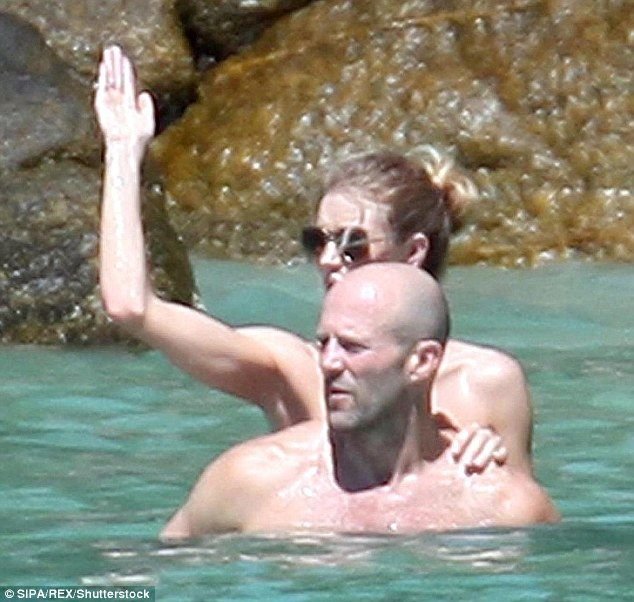 Rosie-Huntington-Whiteley-Bikini-6