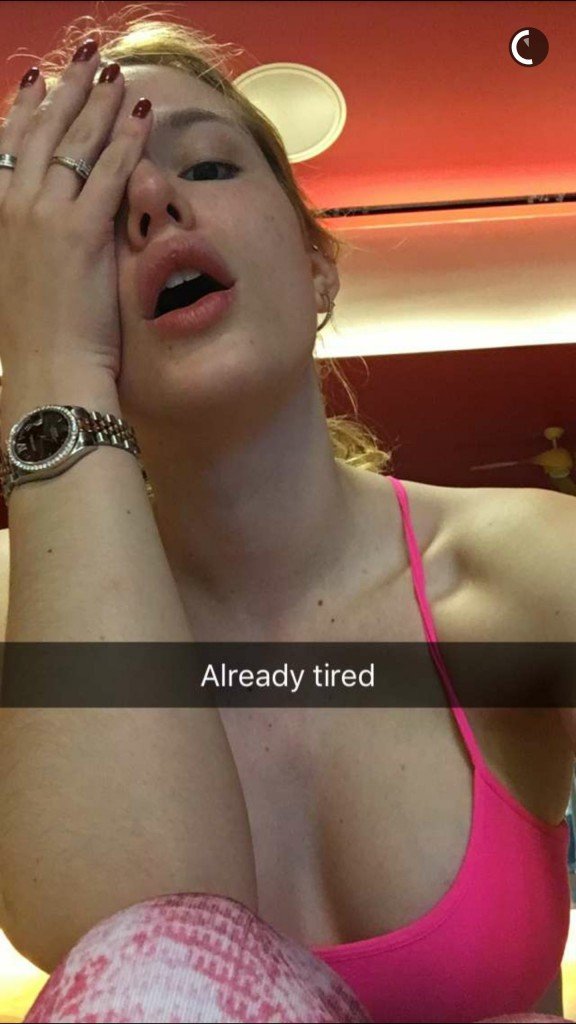 Bella-Thorne-in-a-Sport-Bra-3