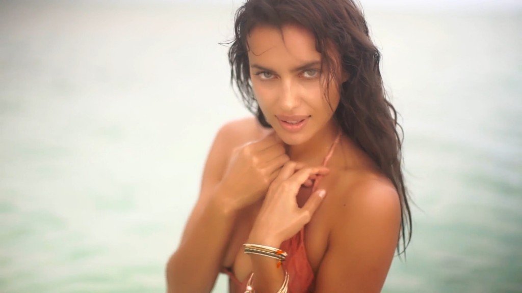 Irina-Shayk-Sexy-Topless-Irresistible-31