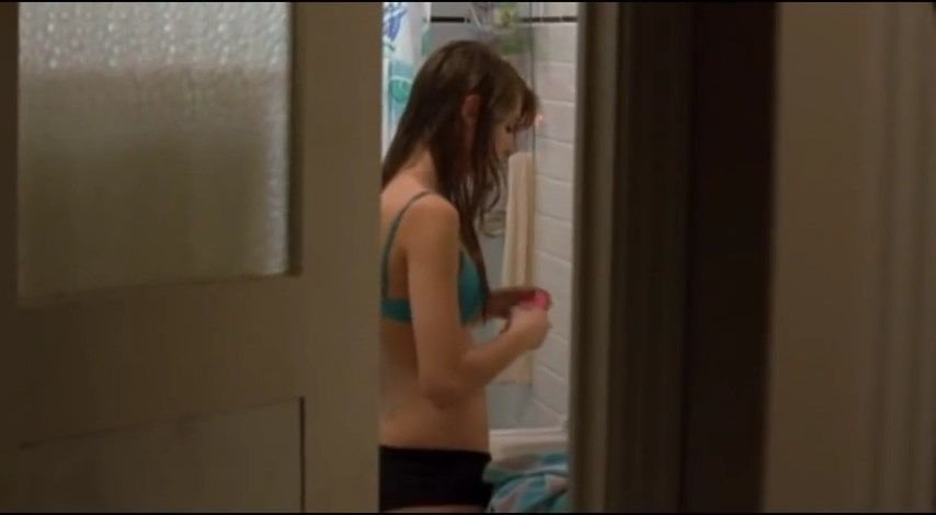Willa Holland Sexy11
