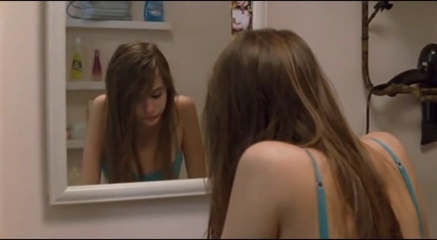 Willa Holland Sexy4
