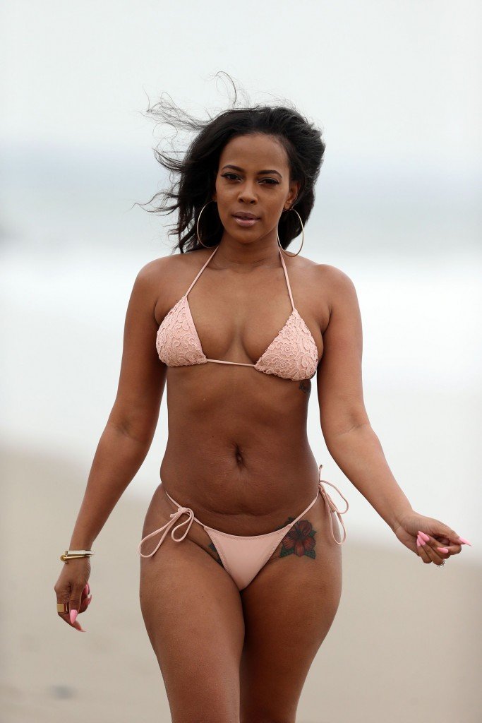 Sundy Carter Wardrobe Malfunction 20