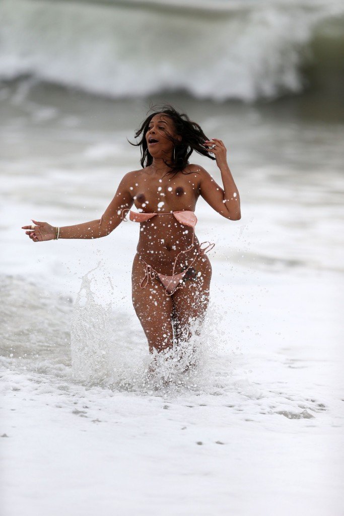 Sundy Carter Wardrobe Malfunction 32