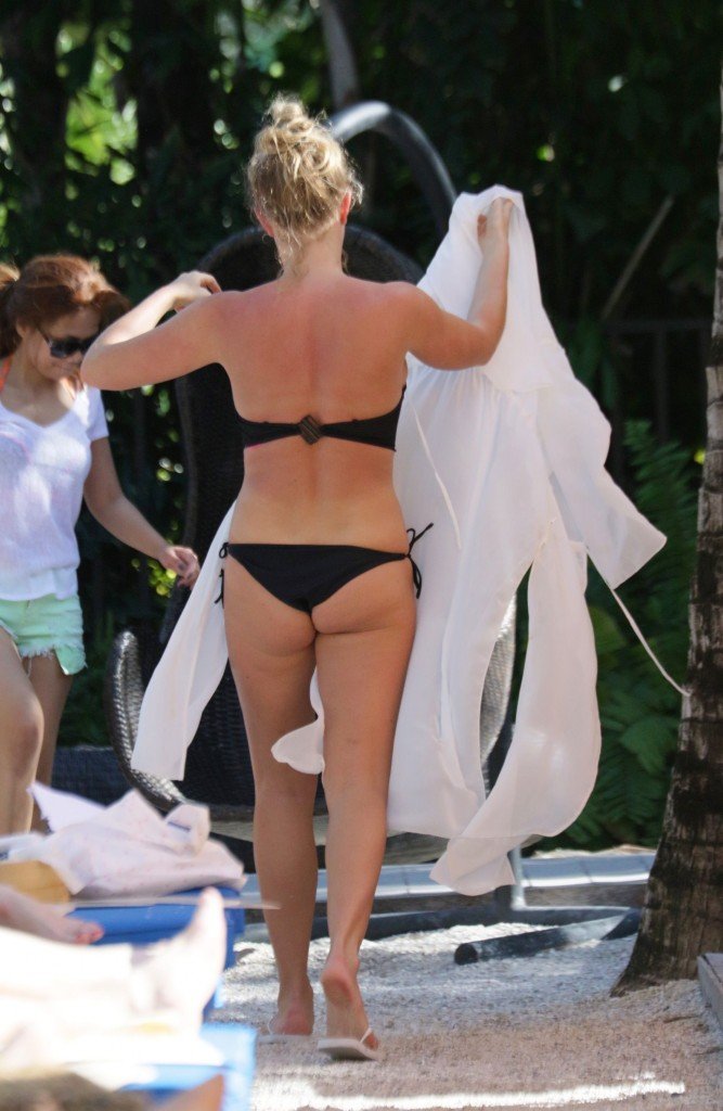 Aisleyne Horgan-Wallace en Bikini 9