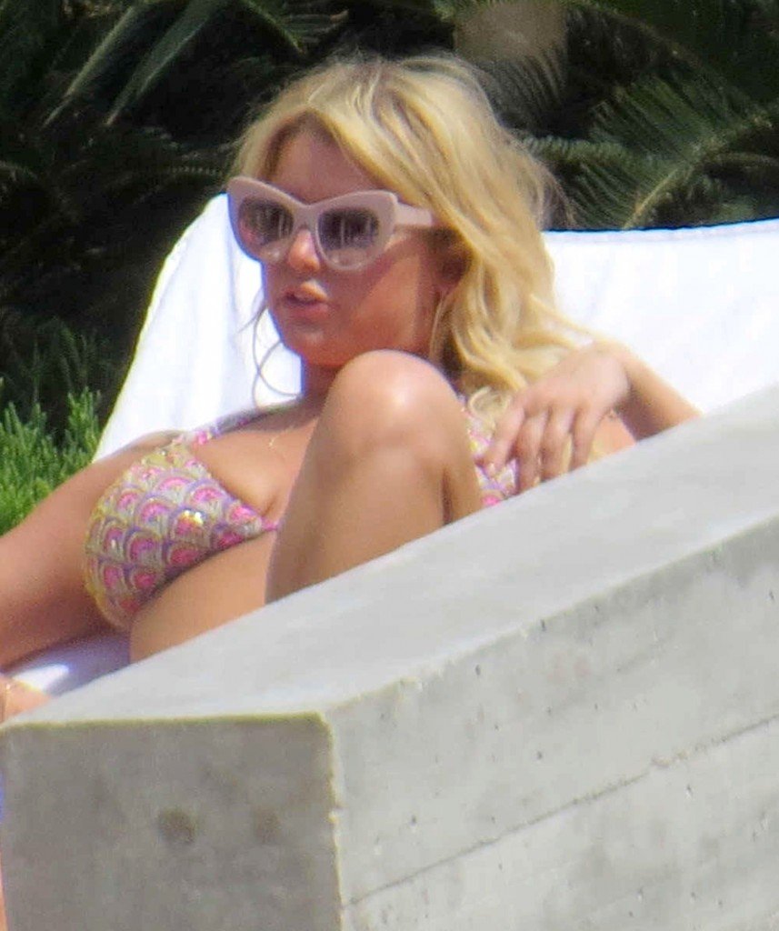 Jessica Simpson Sexy 4