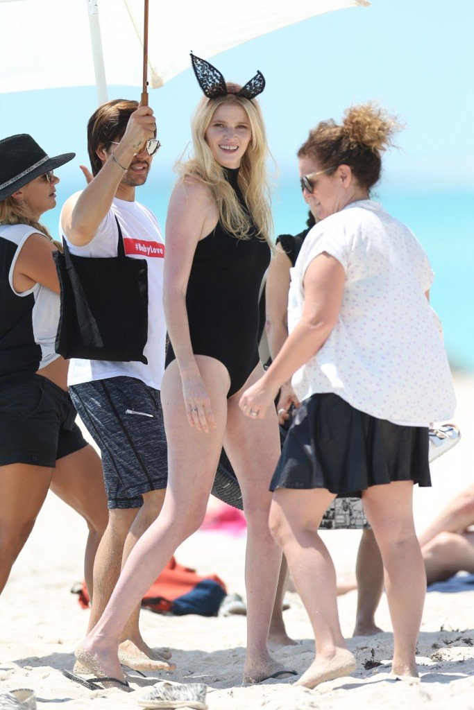 Lara Stone Sexy Topless 11