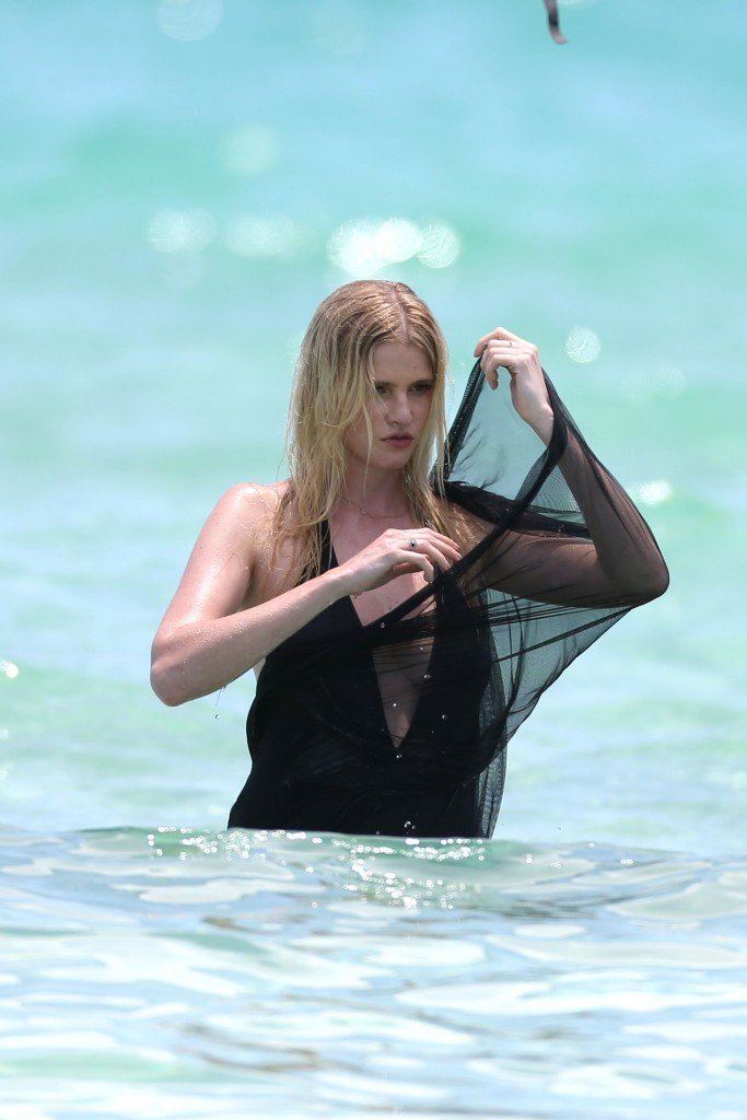 Lara Stone Sexy Topless 30