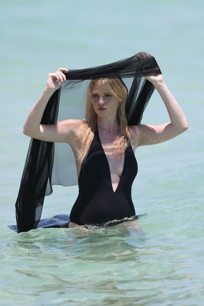 Lara Stone Sexy Topless 67