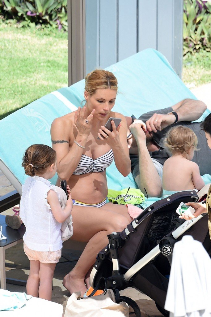 Michelle Hunziker Sexy 25