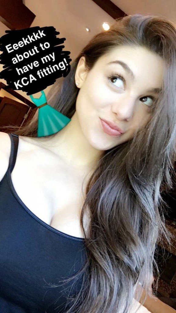 Colección de escotes de Kira Kosarin 11