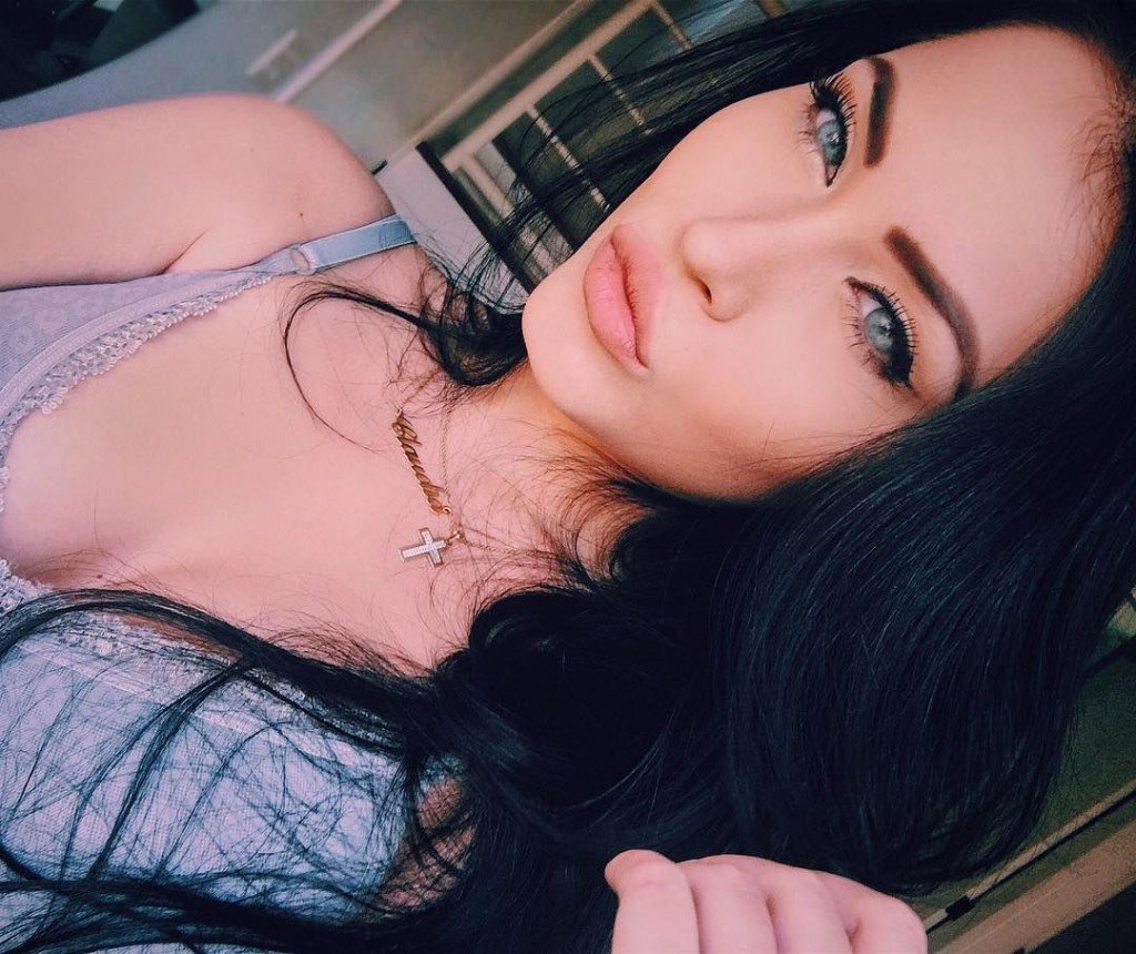 Claudia Alende Nude Sexy 65