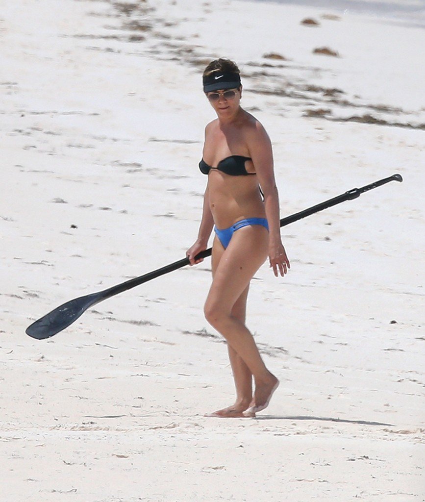 Jennifer Aniston en bikini 12