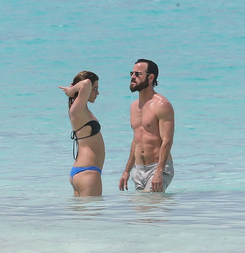 Jennifer Aniston en bikini 14