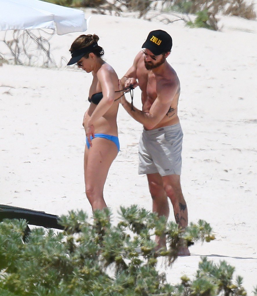 Jennifer Aniston en bikini 8
