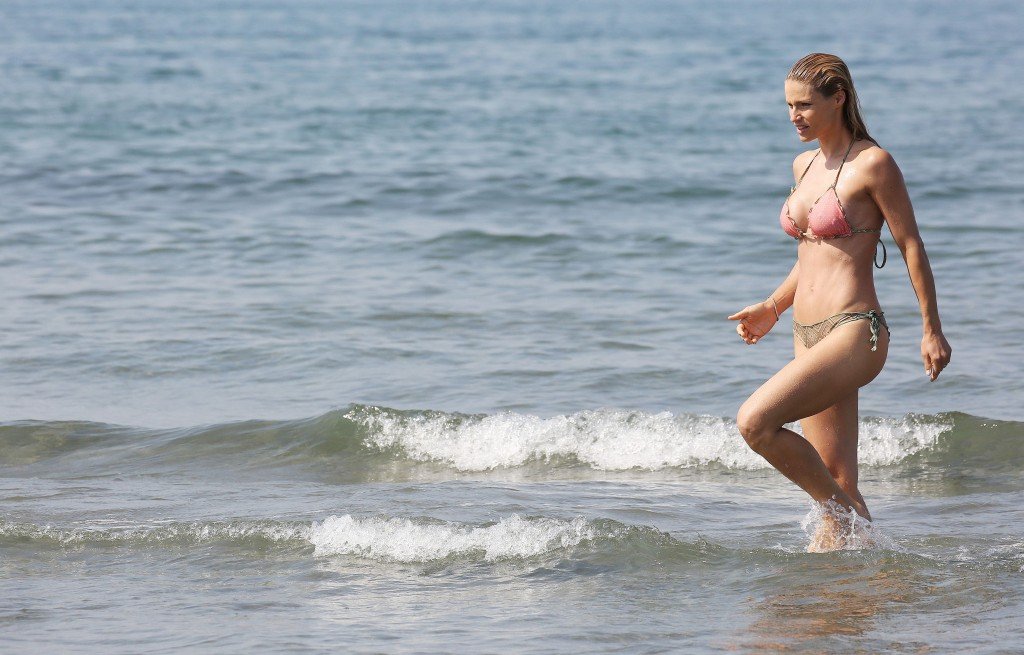 Michelle Hunziker en Bikini 13