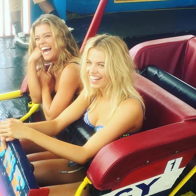 Nina Agdal Sexy 4