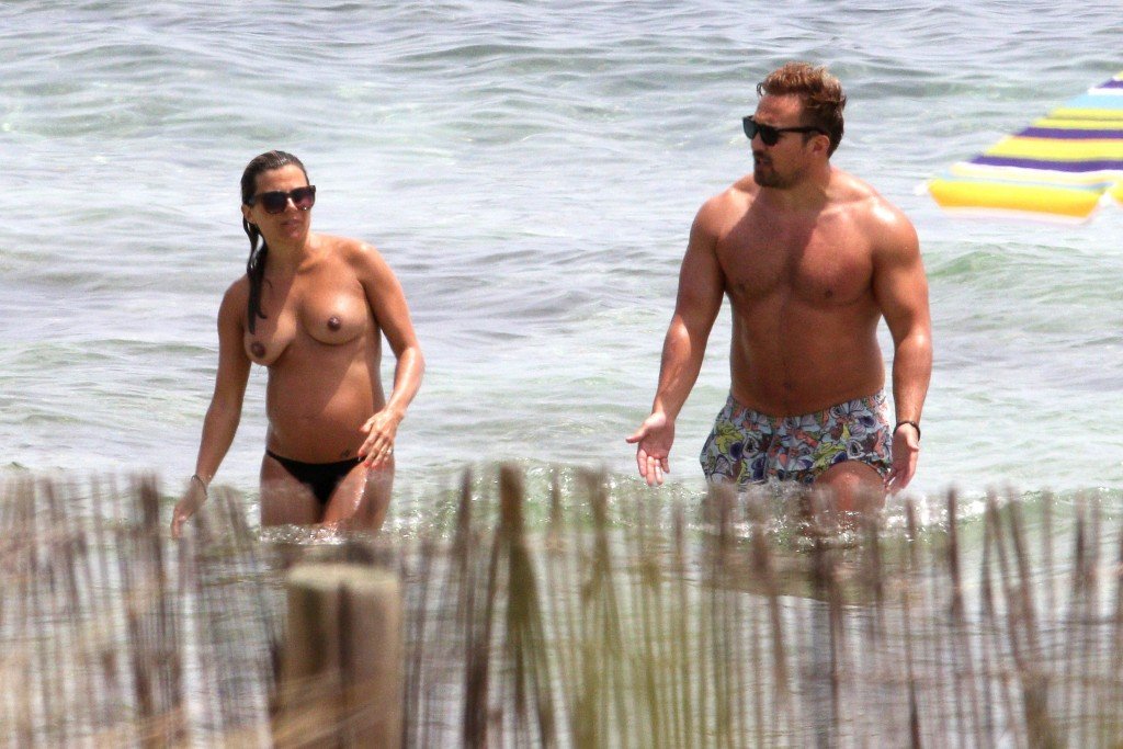 Zoe Hardman Topless 29
