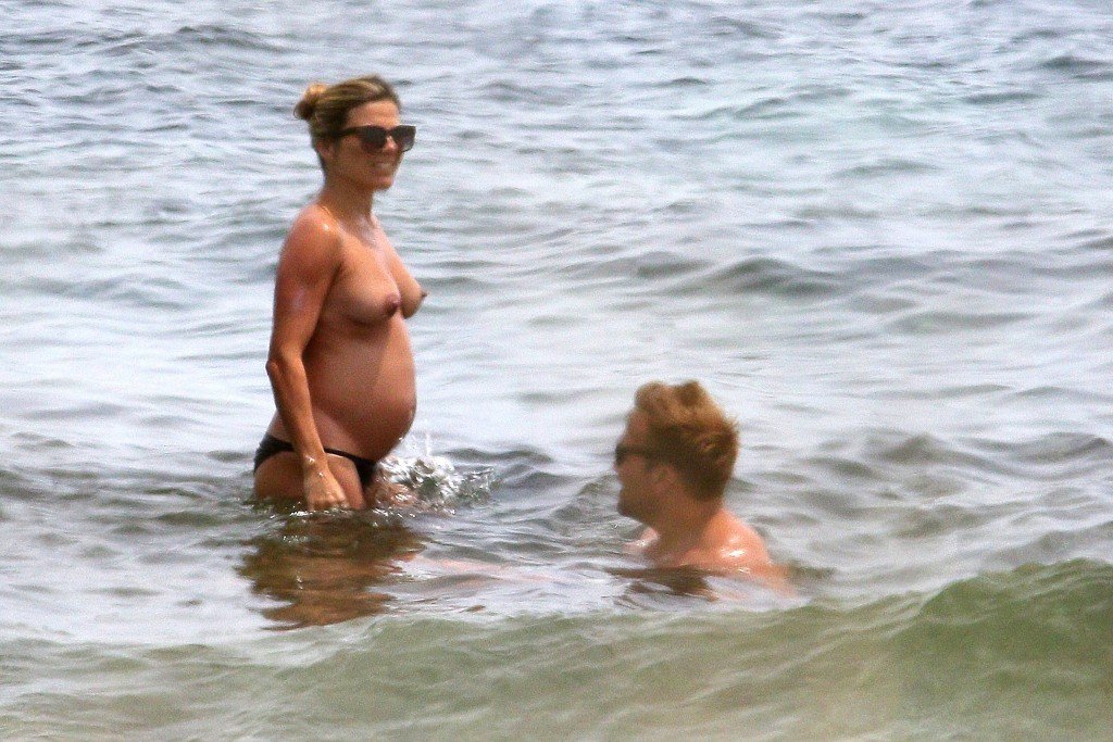 Zoe Hardman Topless 38