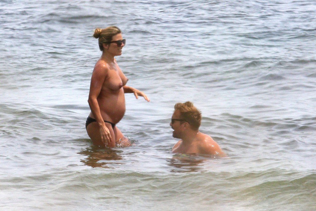 Zoe Hardman Topless 40