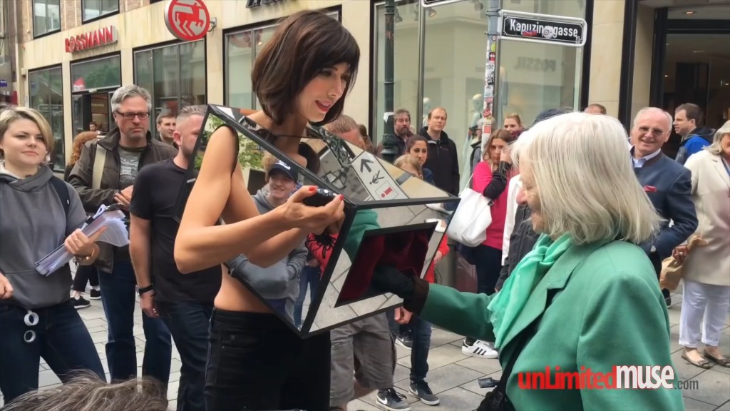 [HKGolden] MIRROR BOX _ UNCENSORED version!! (Düsseldorf, London, Amsterdam 2016).mp4_snapshot_01.26_[2016.07.09_19.36.46]