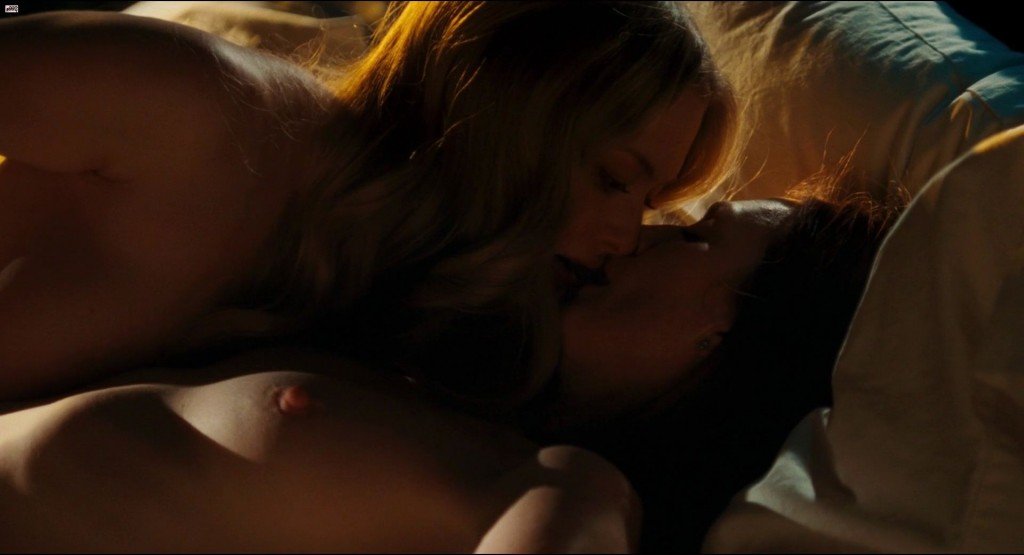 Julianne Moore, Amanda Seyfried Nude, Nina Dobrev Sexy 5
